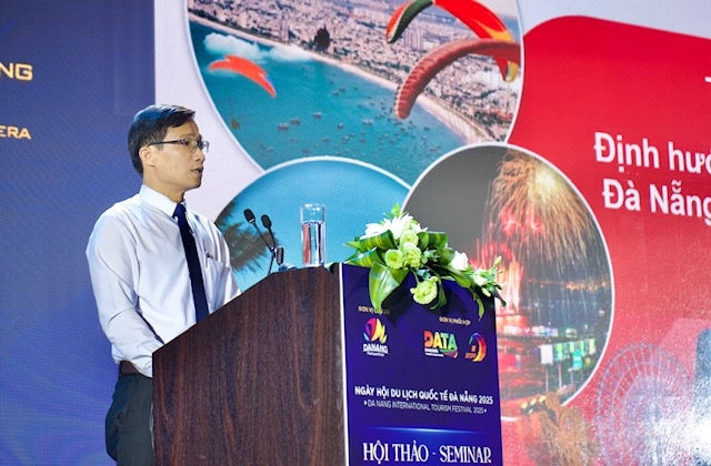 Ông Tán Văn Vương, Phó Giám đốc Sở Văn hoá, Thể thao và Du lịch thành phố Đà Nẵng chia sẻ tại Hội thảo.
