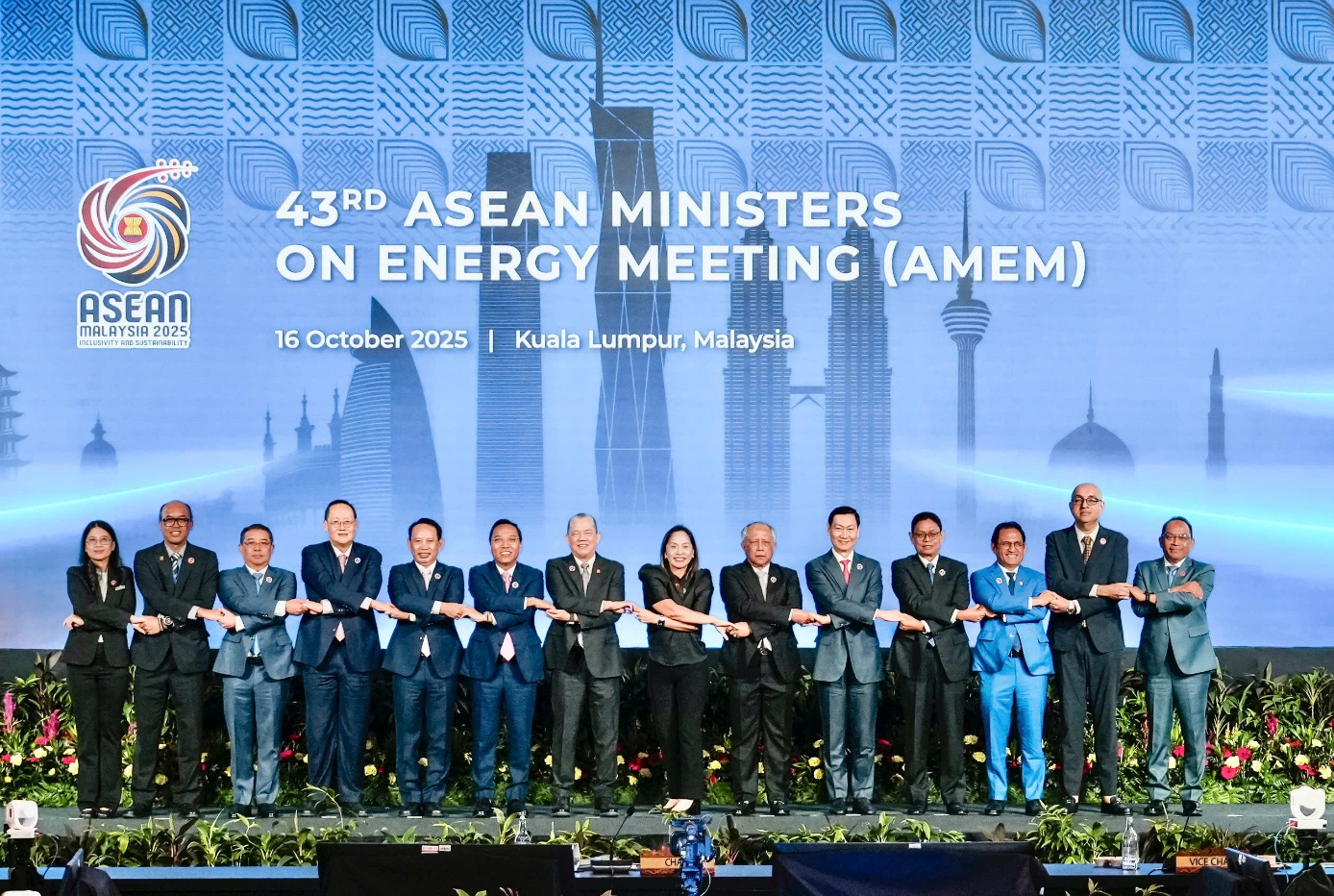 Các Bộ trưởng Năng lượng ASEAN và lãnh đạo các tổ chức hợp tác năng lượng ASEAN tại AMEM 43. Ảnh: moit.gov.vn