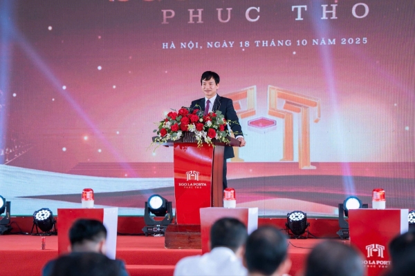 Ông Nguyễn Doãn Hoàn, Thành uỷ viên, Bí thư Đảng uỷ, Chủ tịch HĐND xã Phúc Thọ phát biểu tại sự kiện.