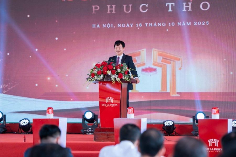 Ông Nguyễn Doãn Hoàn, Thành uỷ viên, Bí thư Đảng uỷ, Chủ tịch HĐND xã Phúc Thọ phát biểu tại sự kiện.