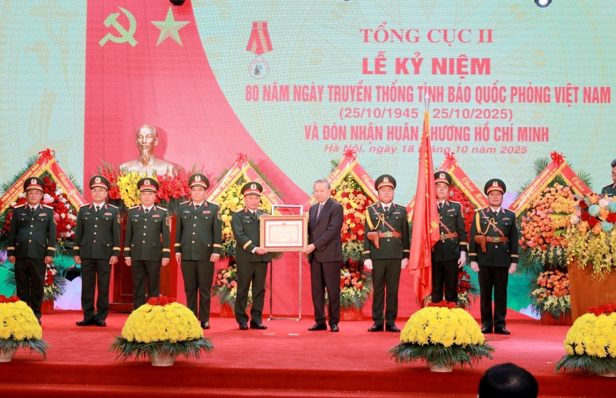 Tổng Bí thư Tô Lâm trao Huân chương Hồ Chí Minh tặng Tổng cục II, Bộ Quốc phòng. 