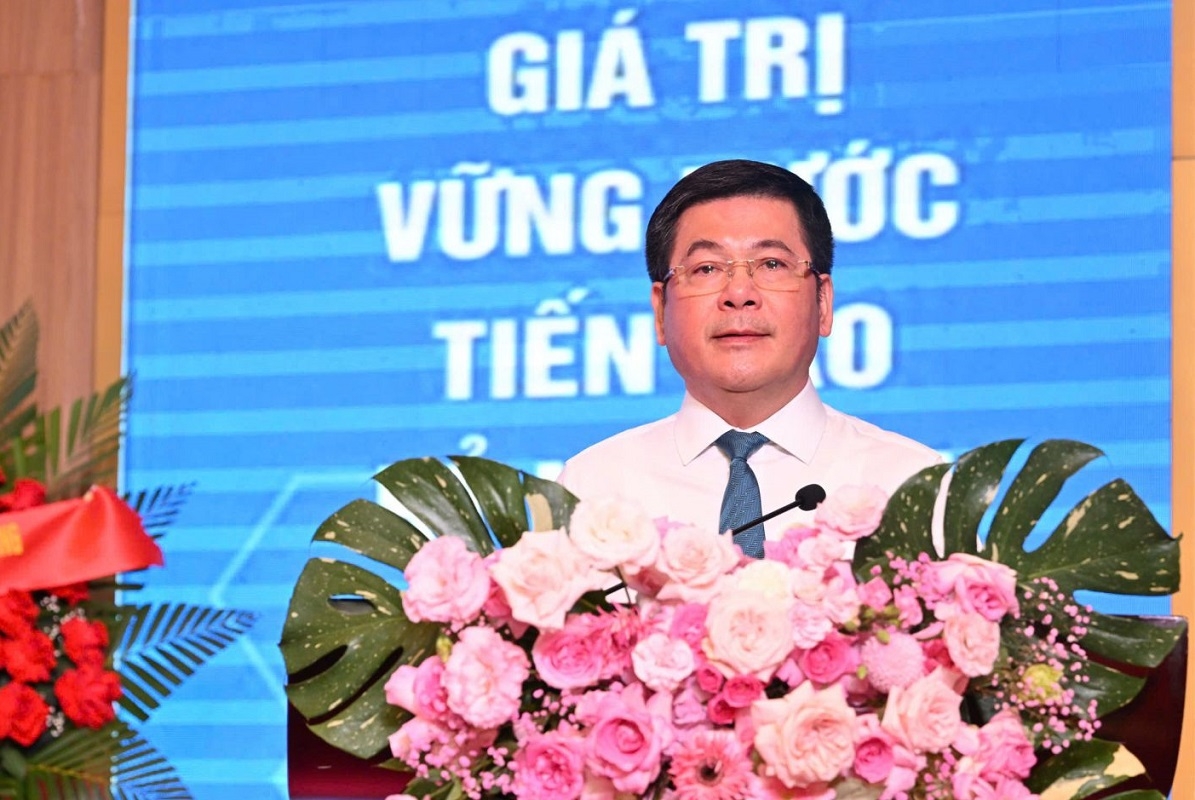 Bộ trưởng Nguyễn Hồng Diên phát biểu tại hội nghị.