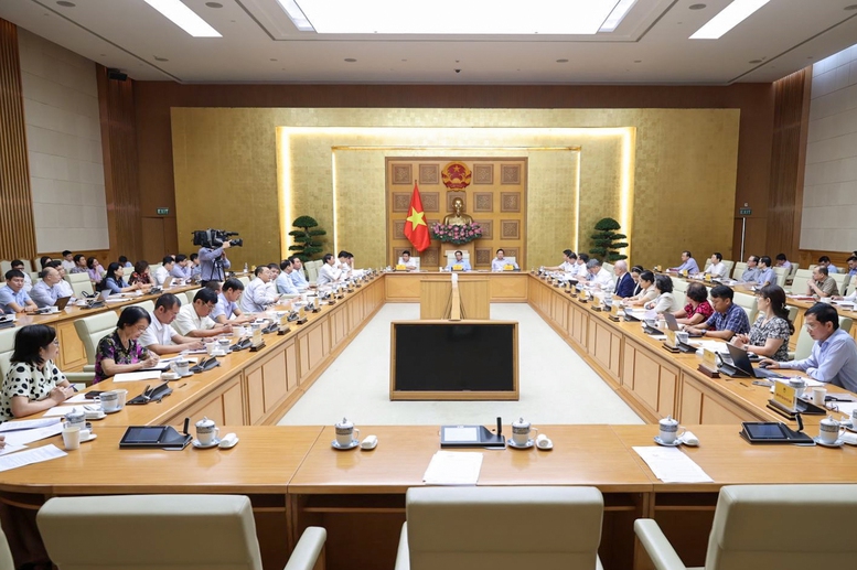 Thủ tướng Chính phủ Phạm Minh Chính chủ trì cuộc họp của Thường trực Chính phủ làm việc với các hội, hiệp hội và doanh nghiệp về việc tháo gỡ khó khăn, vướng mắc trong hoạt động hợp chuẩn, hợp quy sản phẩm, hàng hóa - Ảnh: VGP