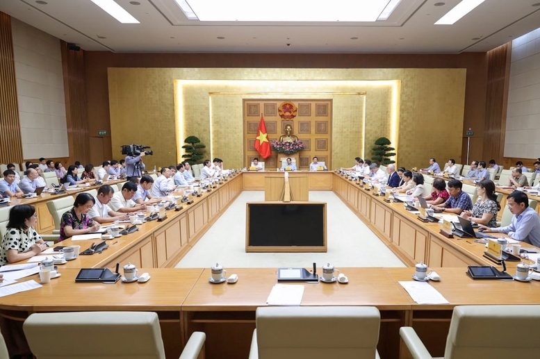 Thủ tướng Chính phủ Phạm Minh Chính chủ trì cuộc họp của Thường trực Chính phủ làm việc với các hội, hiệp hội và doanh nghiệp về việc tháo gỡ khó khăn, vướng mắc trong hoạt động hợp chuẩn, hợp quy sản phẩm, hàng hóa - Ảnh: VGP