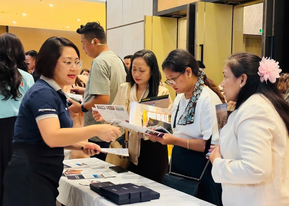 Không khí sôi nổi tại khu vực kết nối, trao đổi giữa các doanh nghiệp du lịch trong và ngoài nước.