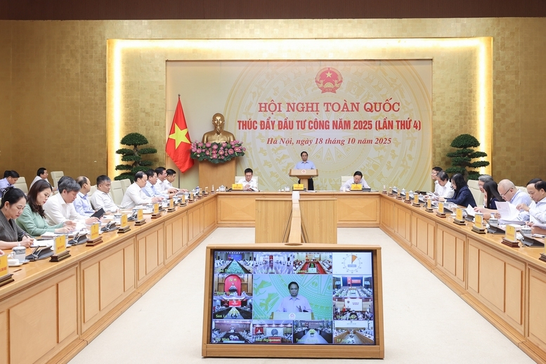Thủ tướng Chính phủ Phạm Minh Chính chủ trì Hội nghị toàn quốc lần 4 thúc đẩy giải ngân đầu tư công - Ảnh: VGP