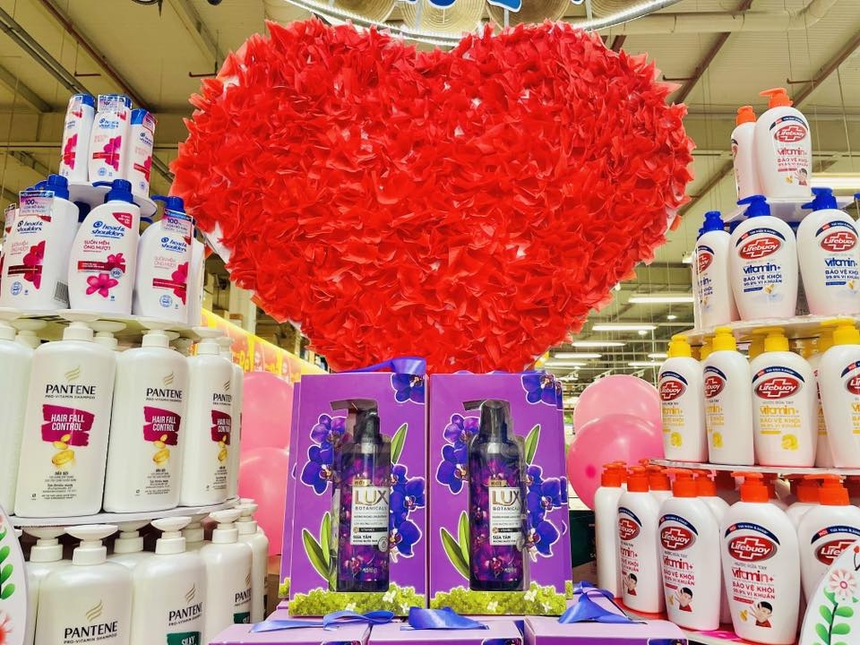 Các&nbsp;cửa hàng, siêu thị… đã triển khai nhiều chương trình ưu đãi hấp dẫn để kích cầu tiêu dùng.