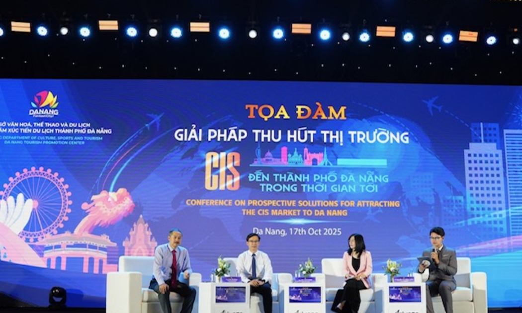 Các diễn giả chia sẻ tại Tọa đàm.