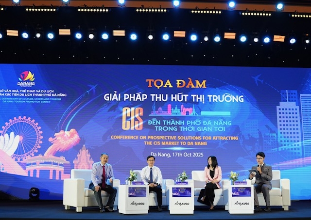 Các diễn giả chia sẻ tại Tọa đàm.