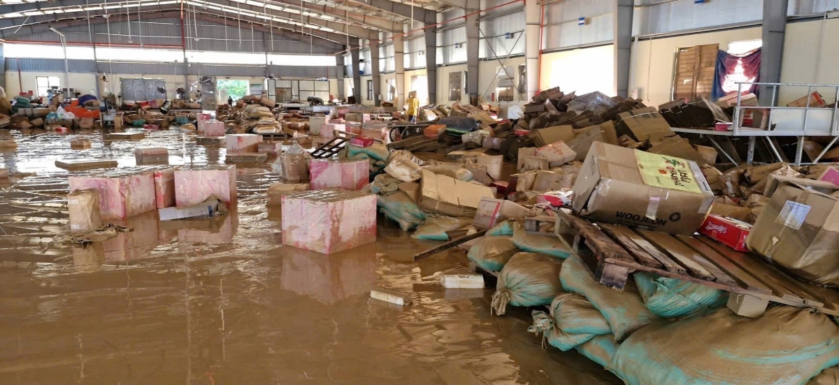 Kho hàng của Hợp tác xã Miến Việt Cường bị thiệt hại nặng nề do bão lũ