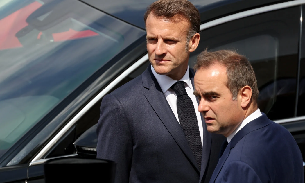 Tổng thống Pháp Emmanuel Macron (trái) và Thủ tướng Pháp Sebastien Lecornu - Ảnh: Bloomberg.