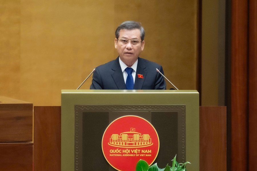 Chánh án Lê Minh Trí trình báo báo cáo tóm tắt về kết quả công tác của các tòa án trong nhiệm kỳ Quốc hội khóa XV.