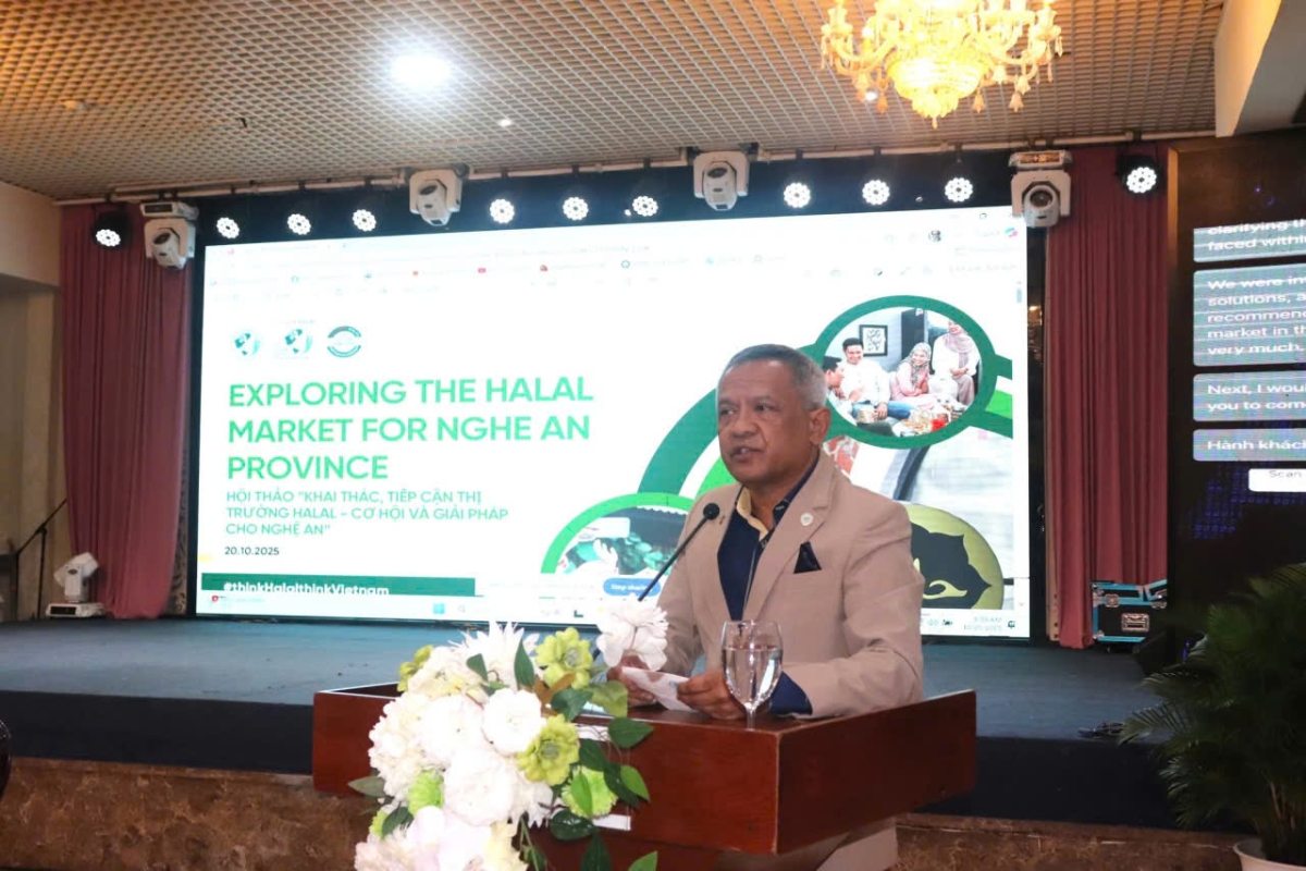 Ông Ramlan Bin Osman - Giám đốc Trung tâm Chứng nhận Halal Quốc gia phát biểu tại hội thảo.