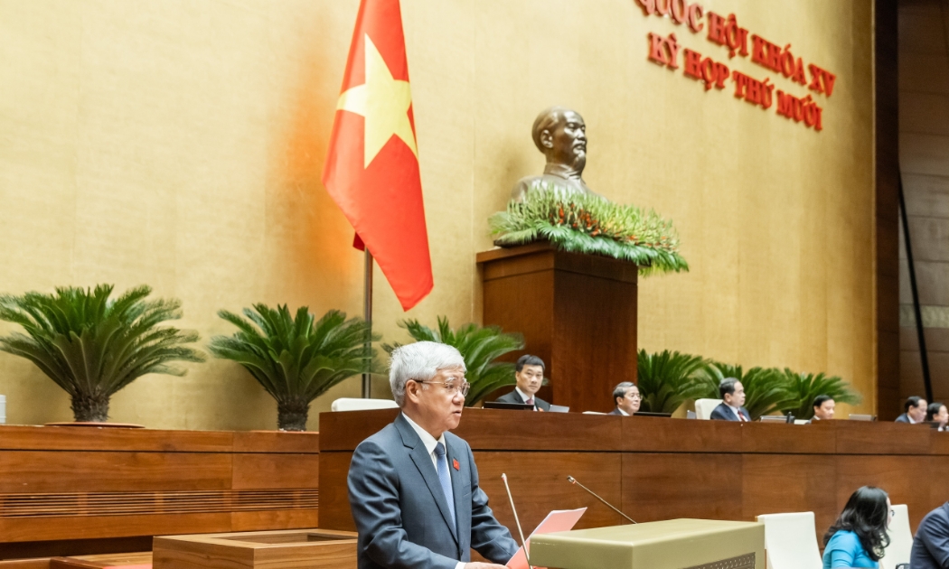 Chủ tịch Ủy ban Trung ương Mặt trận Tổ quốc Việt Nam Đỗ Văn Chiến trình bày báo cáo. 