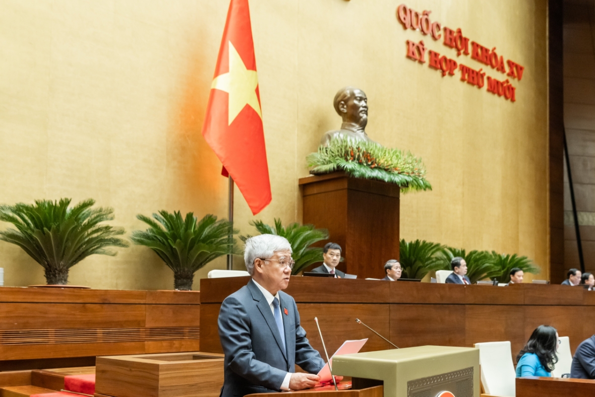 Chủ tịch Ủy ban Trung ương Mặt trận Tổ quốc Việt Nam Đỗ Văn Chiến trình bày báo cáo. 