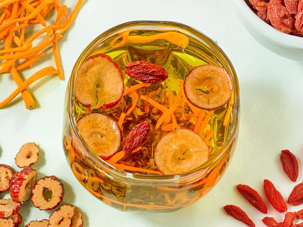 Trà Đông y tuy lành tính, nhưng sử dụng sai cách, sai liều có thể gây tác dụng phụ.&nbsp;