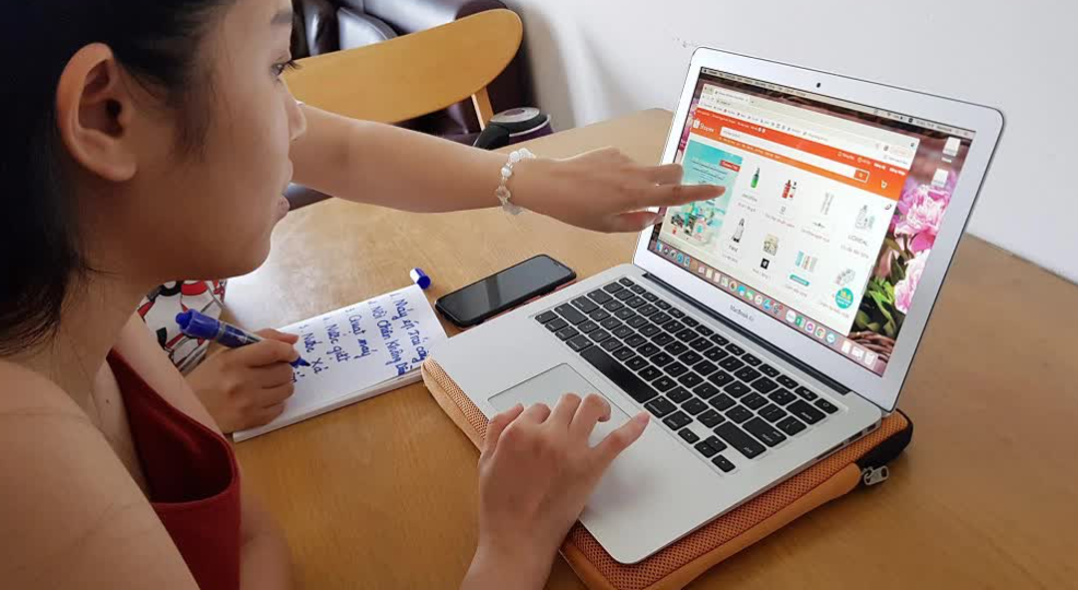 Tăng cường bảo vệ người tiêu dùng trong thương mại điện tử và không gian mạng.