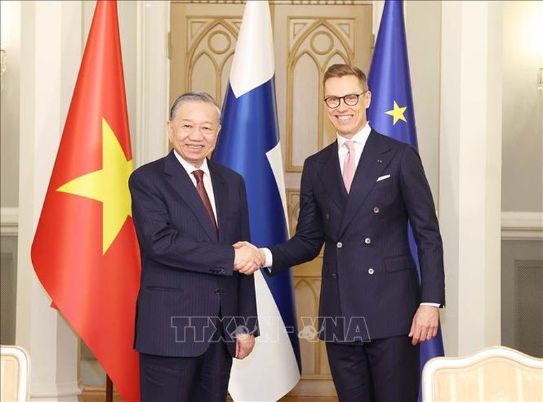 Tổng Bí thư Tô Lâm và Tổng thống Cộng hòa Phần Lan Alexander Stubb sau lễ ký kết các văn kiện hợp tác - Ảnh: TTXVN