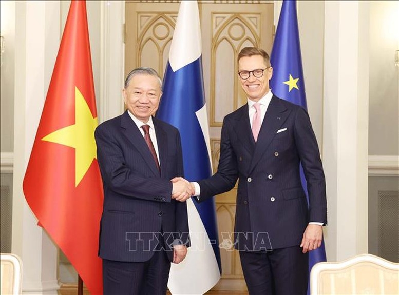 Tổng Bí thư Tô Lâm và Tổng thống Cộng hòa Phần Lan Alexander Stubb sau lễ ký kết các văn kiện hợp tác - Ảnh: TTXVN