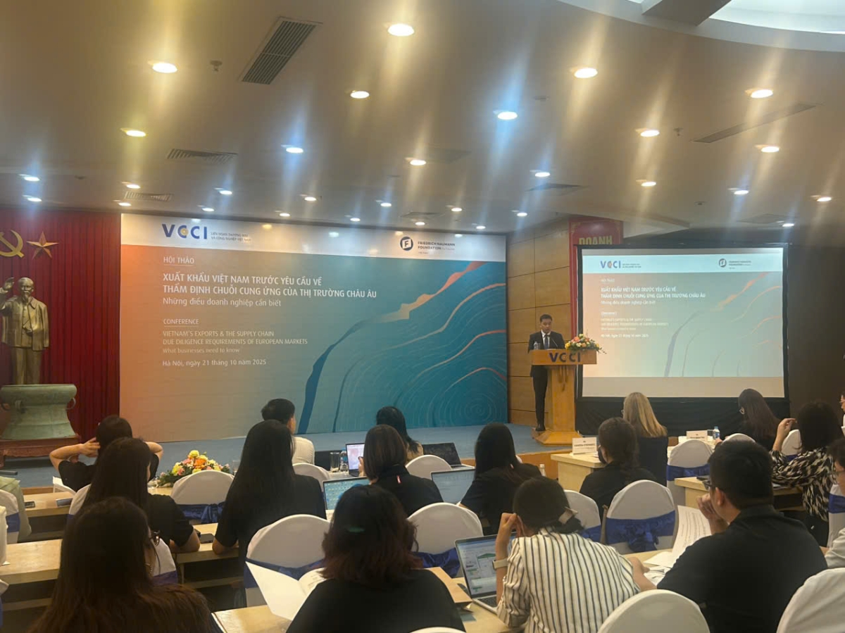 Ông Đậu Anh Tuấn, Phó Tổng Thư ký, Trưởng Ban Pháp chế VCCI phát biểu.