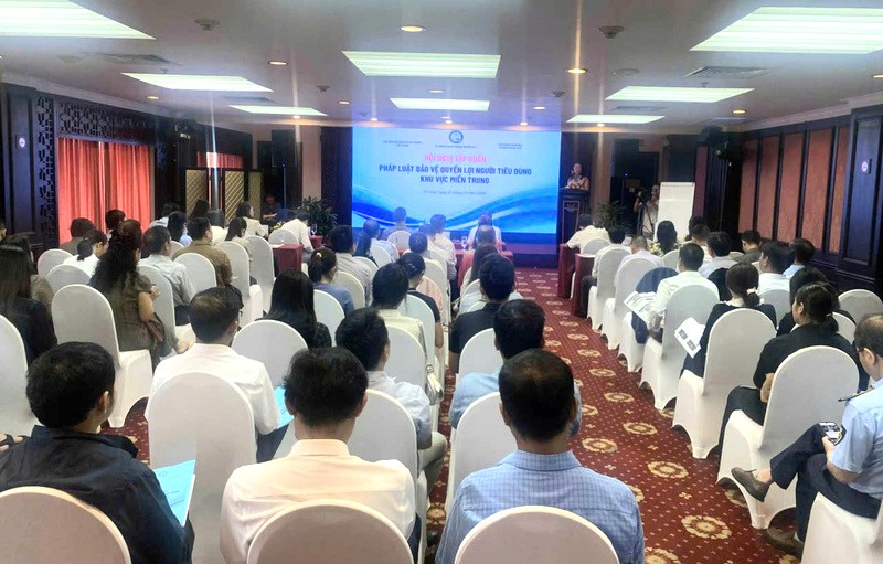 Nhiều lãnh đạo Sở Công Thương, Hội bảo vệ người tiêu dùng, các doanh nghiệp... khu vực miền Trung tham gia tập huấn pháp luật về bảo vệ người tiêu dùng. Ảnh: Nguyễn Tuấn