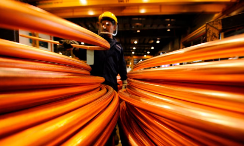 Sàn kim loại London vượt đối thủ Mỹ nhờ thuế quan của ông Trump