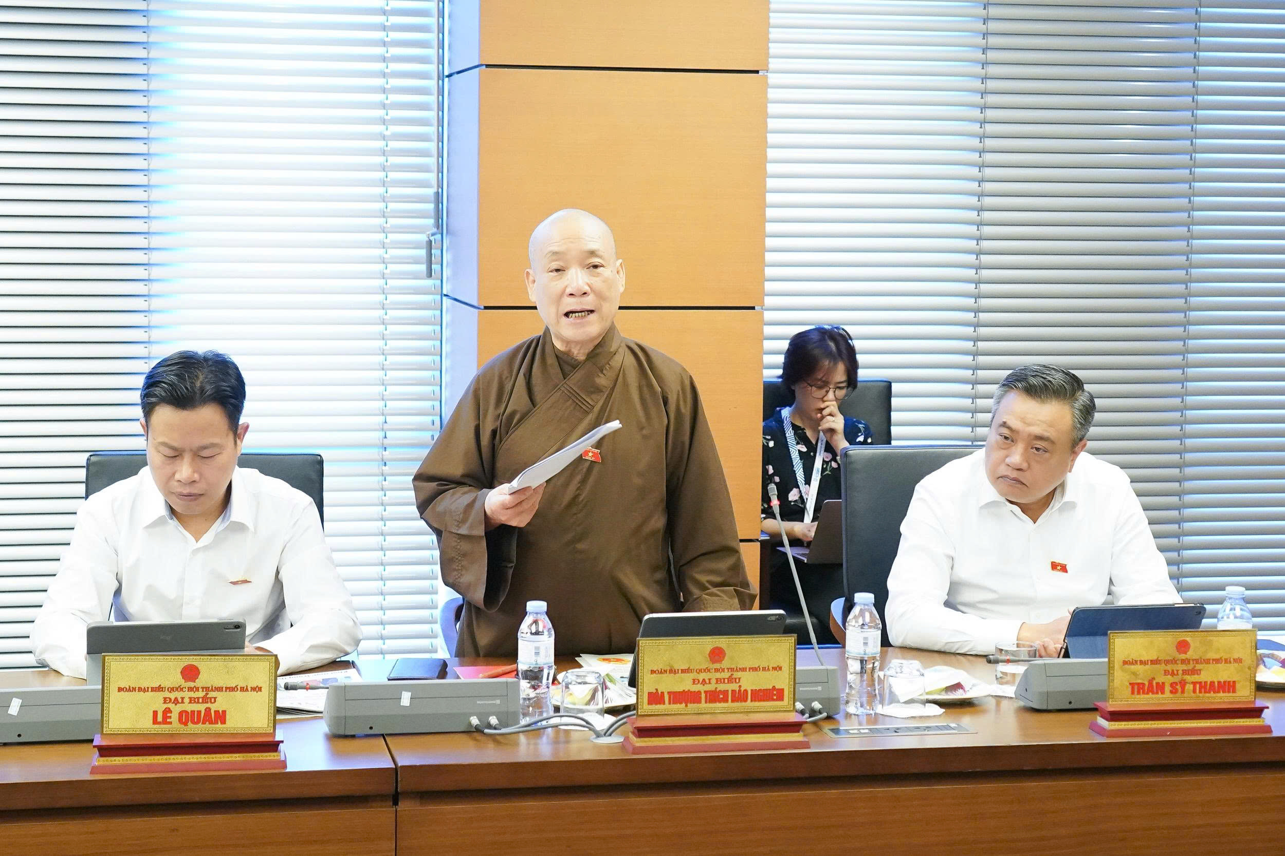 Đại biểu Hòa thượng Thích Bảo Nghiêm phát biểu. Ảnh: Quốc hội.