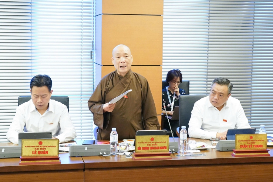 Đại biểu Hòa thượng Thích Bảo Nghiêm phát biểu. Ảnh: Quốc hội.