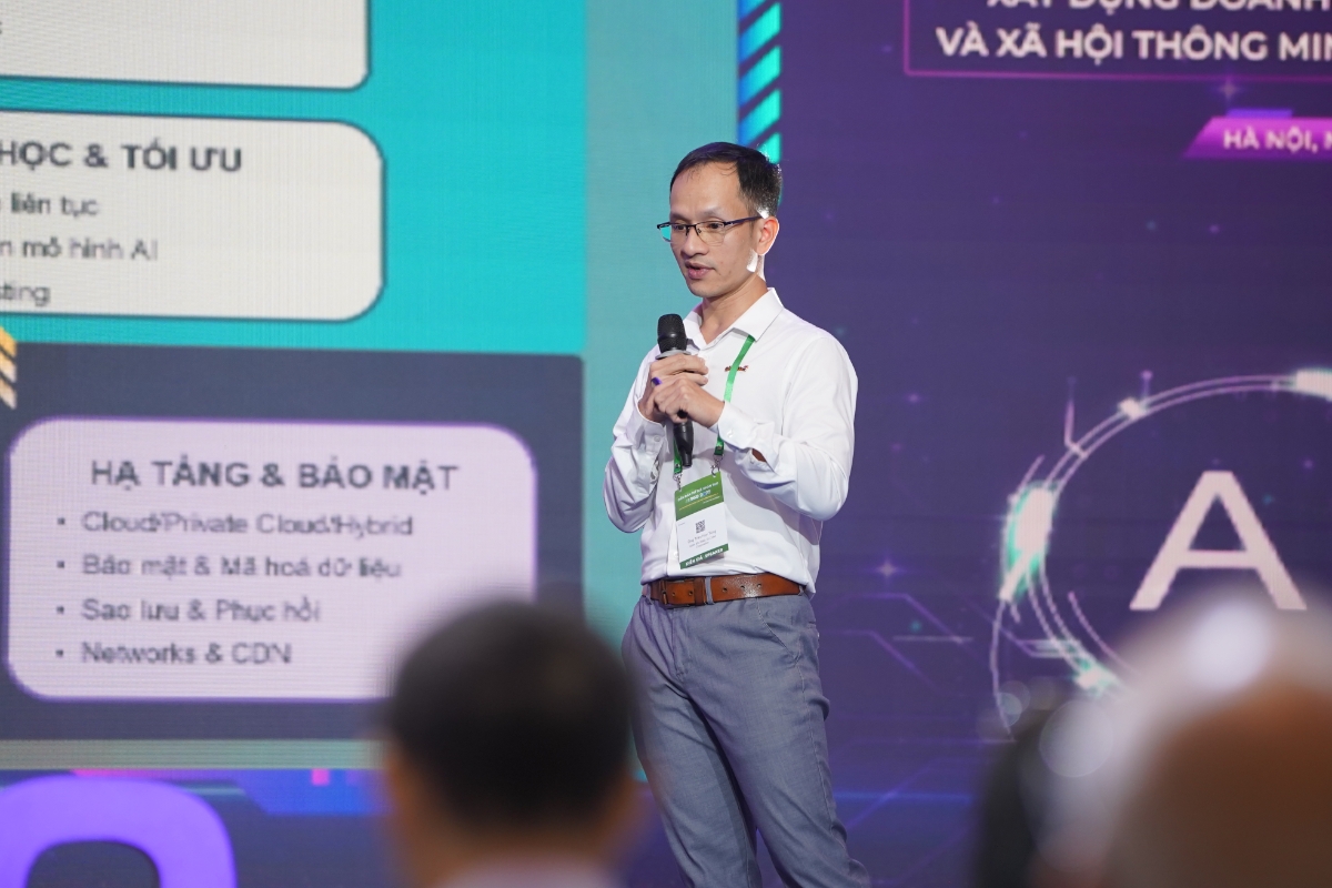 Ông Trần Huy Tùng&nbsp;nhấn mạnh tính đồng bộ giữa công nghệ, thể chế và con người trong quá trình chuyển đổi AI