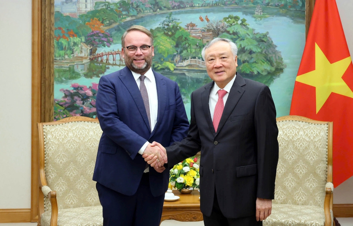 Phó Thủ tướng Thường trực Nguyễn Hòa Bình tiếp Bộ trưởng Bộ Khoa học - Nghiên cứu và Nghệ thuật - Văn hóa Bang Hessen (Đức). Ảnh: VGP