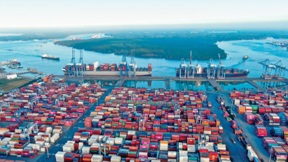 How does Vietnam navigate global trade headwinds?