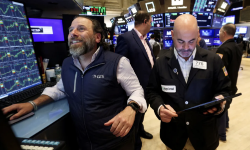 Chứng khoán Mỹ tăng mạnh nhờ cổ phiếu Apple, giá dầu xuống đáy 5 tháng