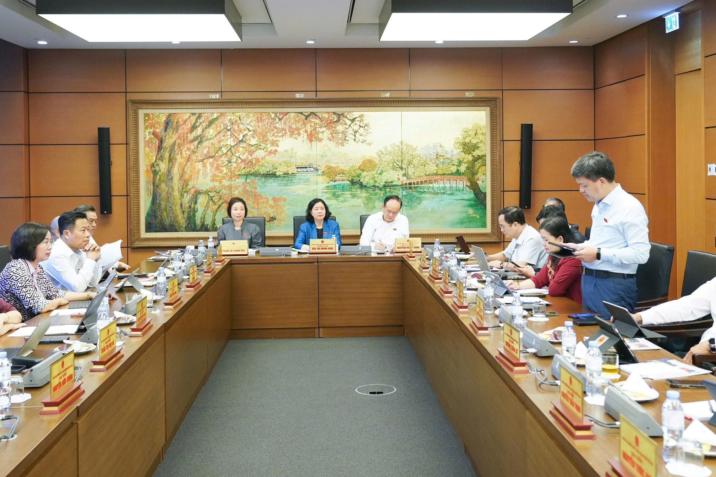  Quốc hội tiến hành thảo luận tại Tổ về kết quả thực hiện kế hoạch phát triển kinh tế - xã hội  năm 2025; dự kiến kế hoạch phát triển KTXH năm 2026. Ảnh: Quốc hội.