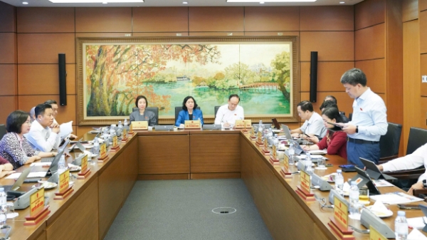 Đổi mới tư duy phát triển, lấy khoa học công nghệ và tăng trưởng xanh làm trụ cột