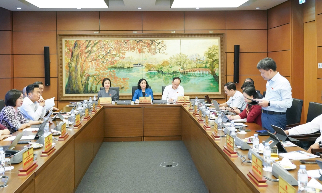 Quốc hội tiến hành thảo luận tại Tổ về kết quả thực hiện kế hoạch phát triển kinh tế - xã hội  năm 2025; dự kiến kế hoạch phát triển KTXH năm 2026. Ảnh: Quốc hội.