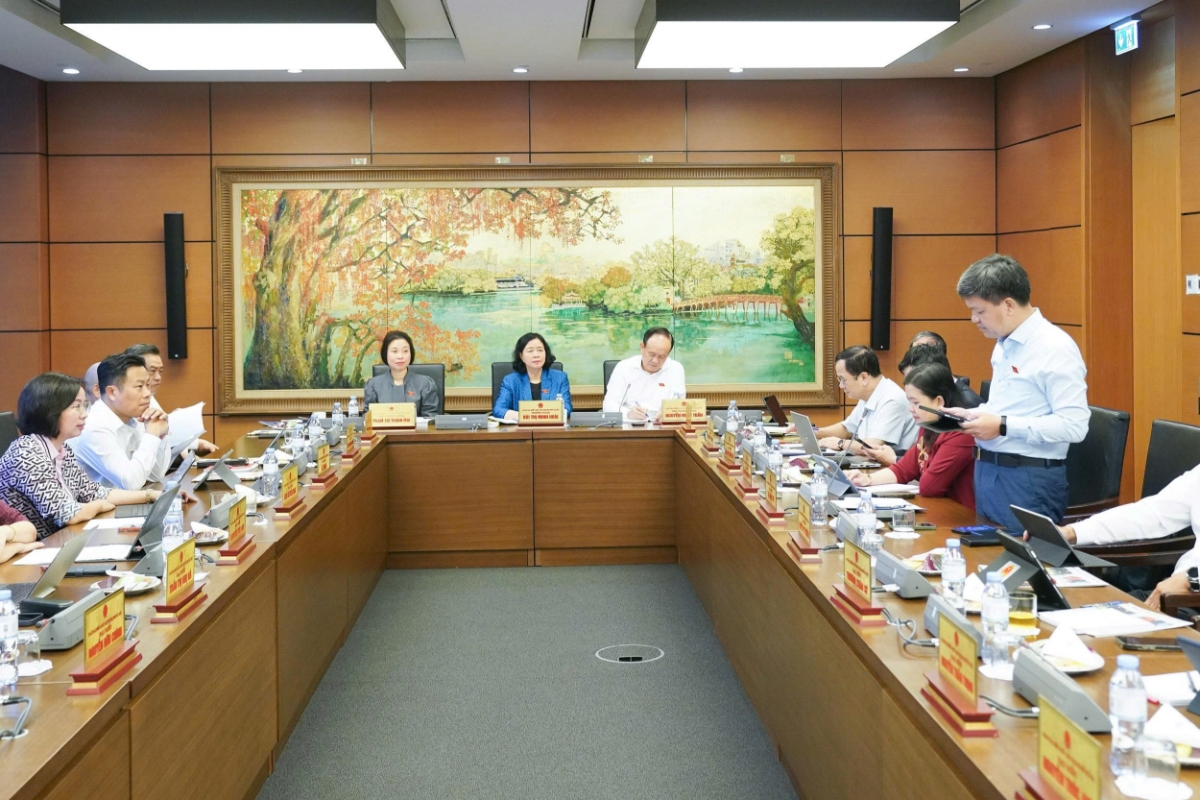  Quốc hội tiến hành thảo luận tại Tổ về kết quả thực hiện kế hoạch phát triển kinh tế - xã hội  năm 2025; dự kiến kế hoạch phát triển KTXH năm 2026. Ảnh: Quốc hội.