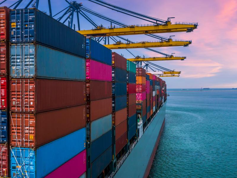 Cán cân thương mại vẫn thặng dư hơn 650 triệu USD 