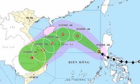 Đà Nẵng tiếp tục kêu gọi tàu thuyền vào bờ hoặc tìm nơi trú tránh an toàn trước bão số 12