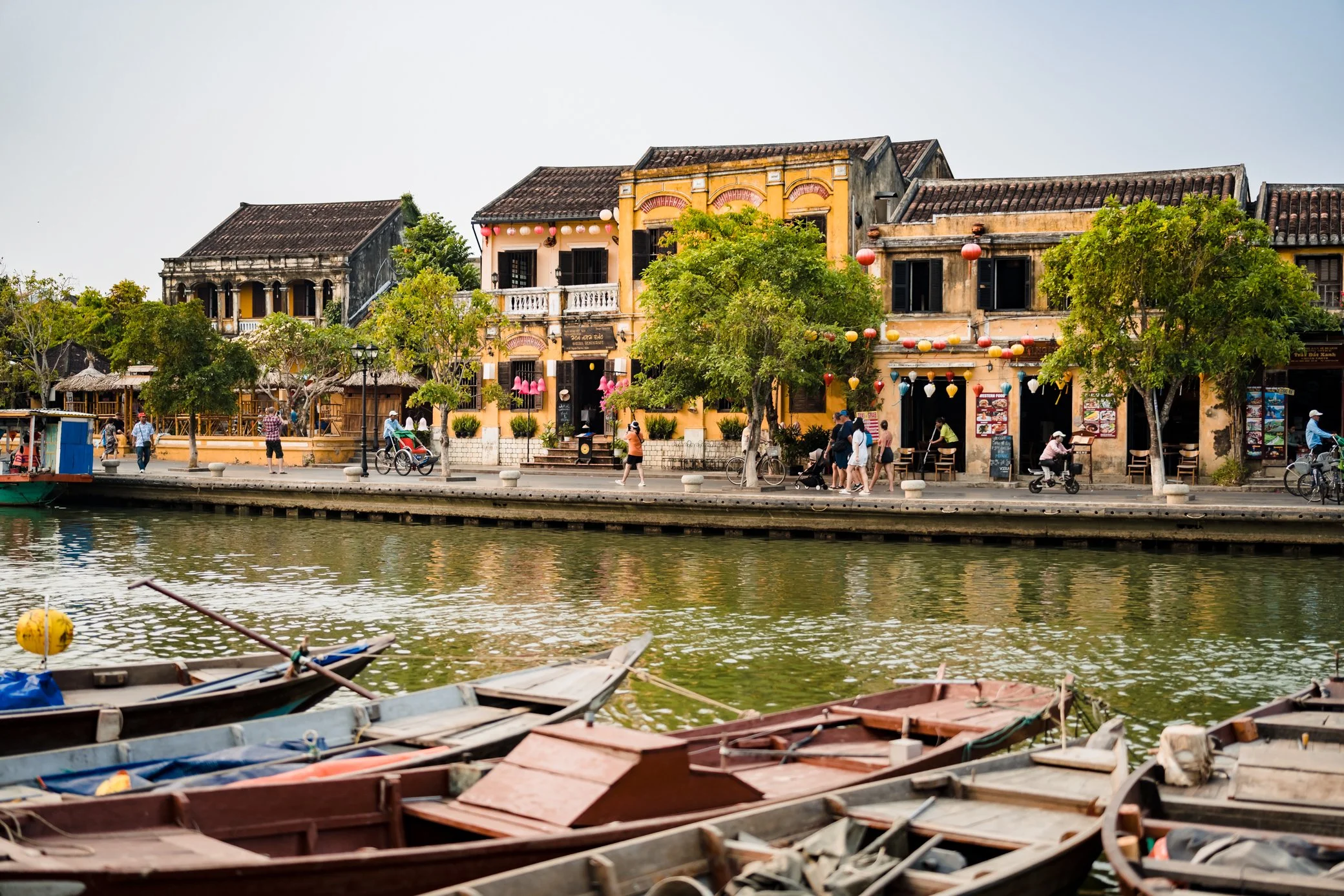 Hội An được tôn vinh nhờ kiến trúc thế kỷ 16 được bảo tồn tốt, vé tham quan chỉ hai euro (khoảng 2,36 USD) và không gian thân thiện với người đi bộ.