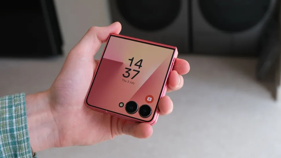 Thời lượng pin kém vẫn là một vấn đề nan giải đối với điện thoại gập.