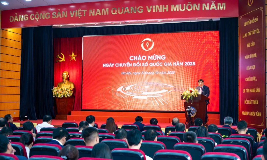 Phó Thủ tướng Nguyễn Chí Dũng tại Chương trình chào mừng Ngày Chuyển đổi số Quốc gia năm 2025 ngày 21/10 - Ảnh: Minh Sơn