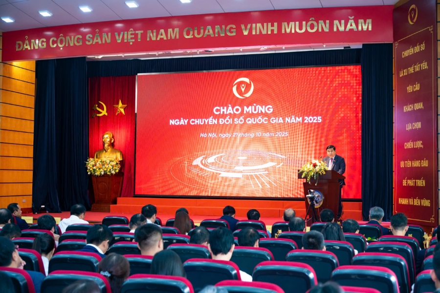 Phó Thủ tướng Nguyễn Chí Dũng tại Chương trình chào mừng Ngày Chuyển đổi số Quốc gia năm 2025 ngày 21/10 - Ảnh: Minh Sơn 