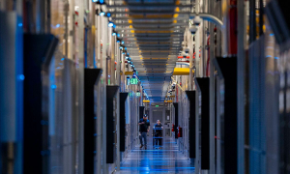 Hàng trăm tỷ USD đang được đổ vào xây dựng các trung tâm dữ liệu phục vụ phát triển AI. Ảnh: The Economist