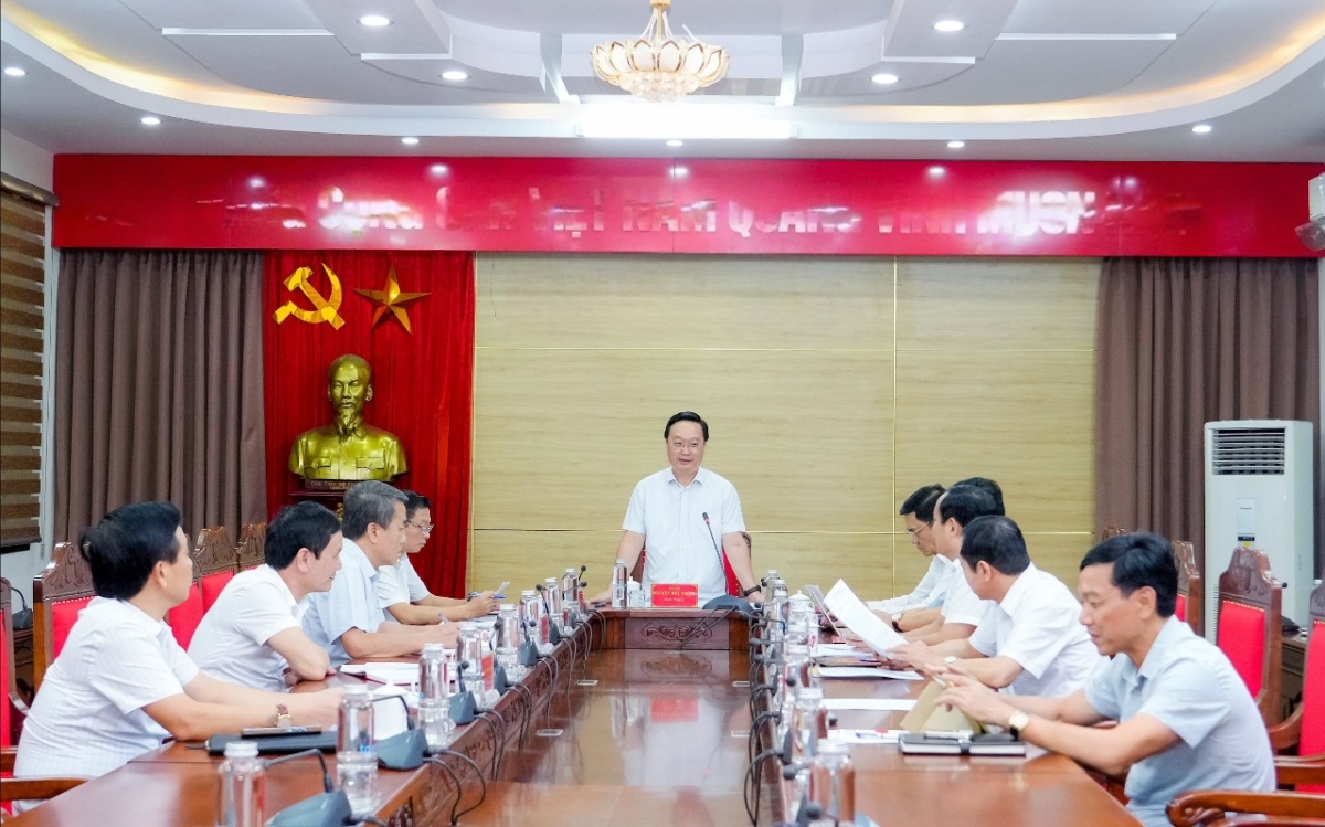 Ông Nguyễn Đức Trung, Bí thư Tỉnh ủy chủ trì cuộc họp của Thường trực Tỉnh ủy. Ảnh: Phạm Bằng