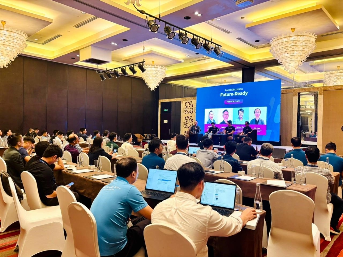 Các chuyên gia và khách mời thảo luận sôi nổi trong phiên toạ đàm xoay quanh chủ đề “Future Ready – Be Future-Ready”.