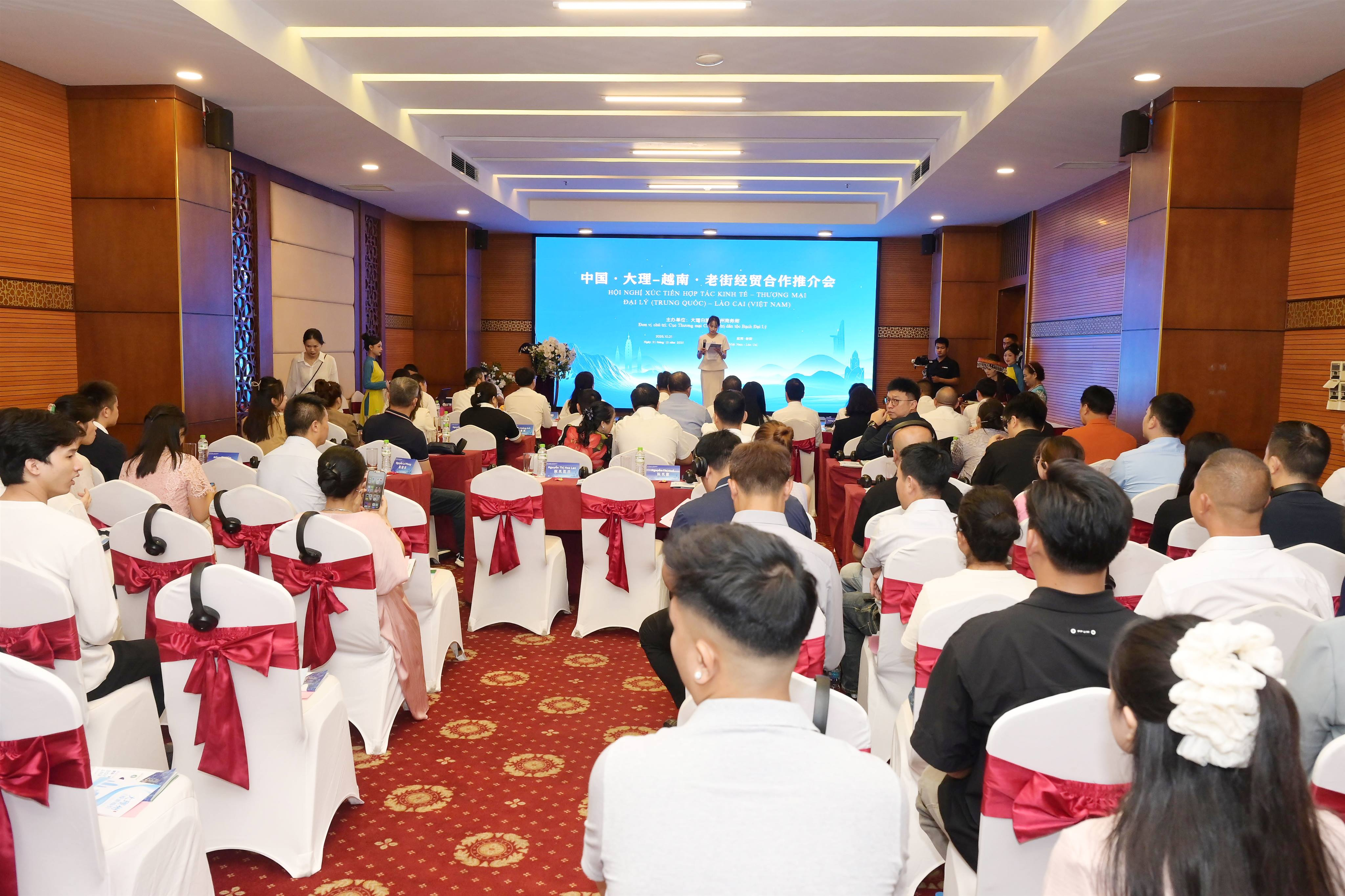 Hội nghị Xúc tiến hợp tác Kinh tế – Thương mại giữa tỉnh Lào Cai (Việt Nam) và Châu Đại Lý ( Trung Quốc). (Ảnh: CTT tỉnh Lào Cai)