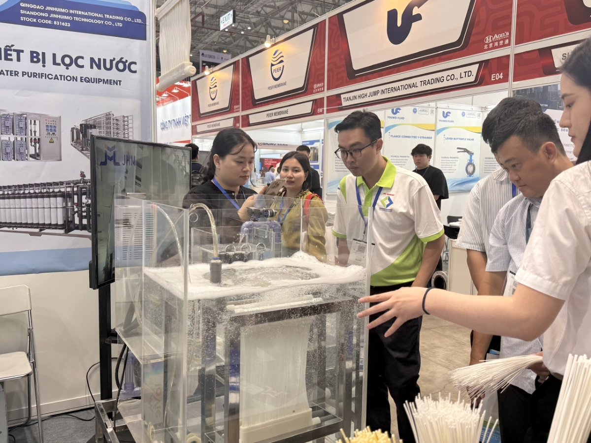 Nhiều thiết bị lọc được trưng bày tại triển lãm.