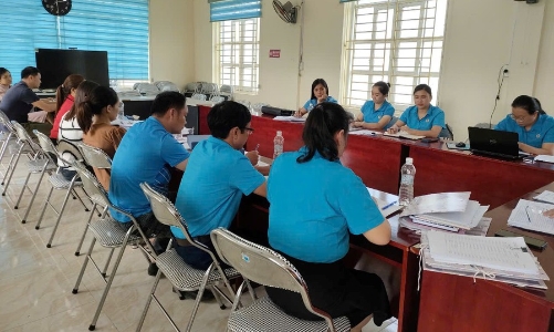 Chấm dứt sử dụng cán bộ công đoàn chuyên trách theo chế độ hợp đồng