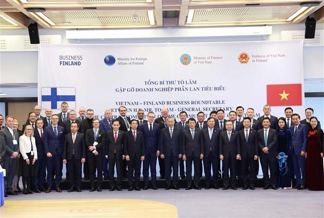 Tổng Bí thư Tô Lâm gặp một số doanh nghiệp tiêu biểu của Phần Lan tại thủ đô Helsinki, ngày 21/10. Ảnh: TTXVN