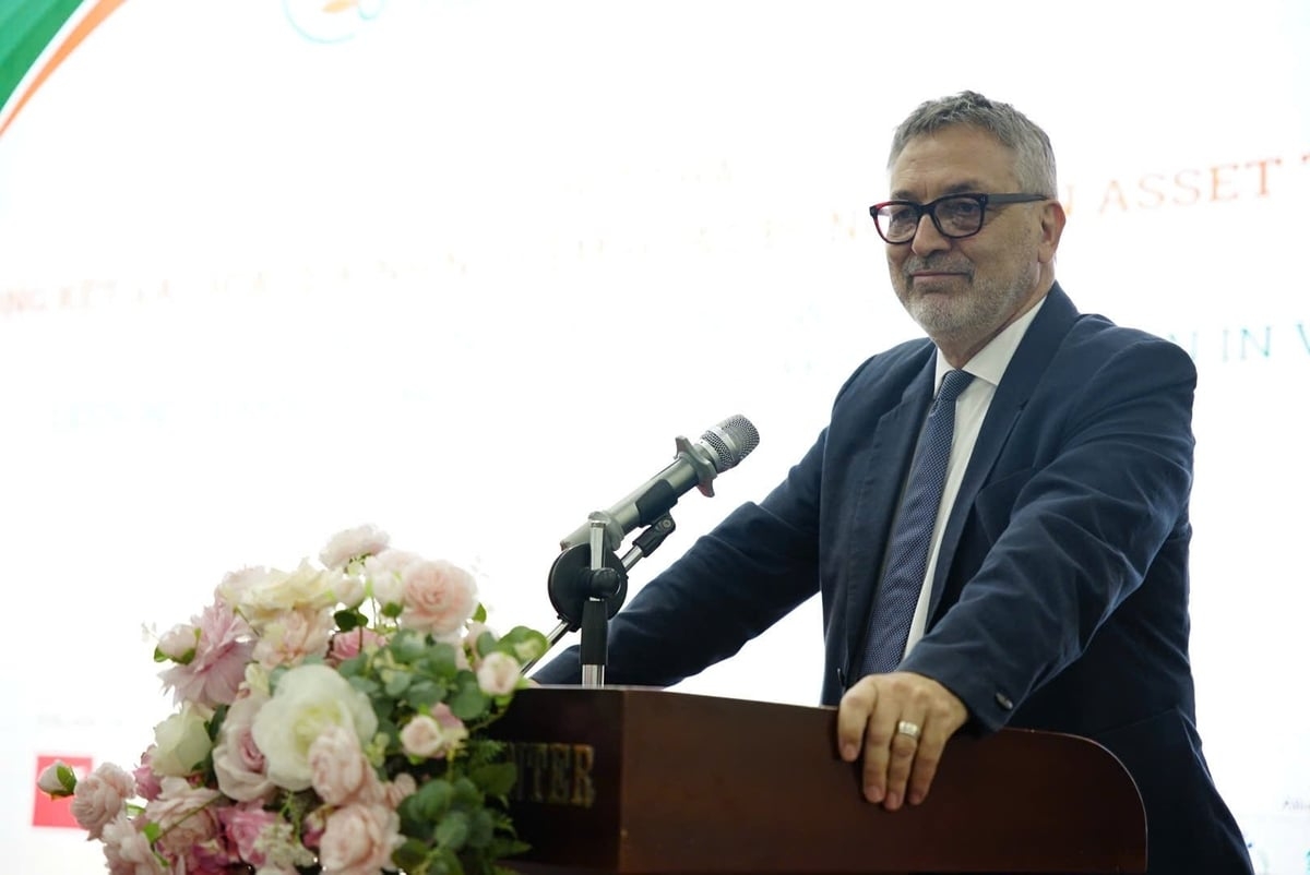 Ông François Roger: 